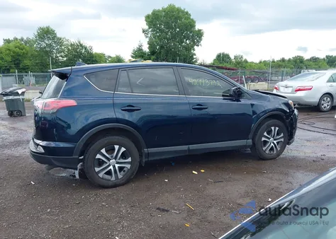 2017 Toyota Rav4 Le z USA, uszkodzony, nr VIN JTMBFREV9HJ161193